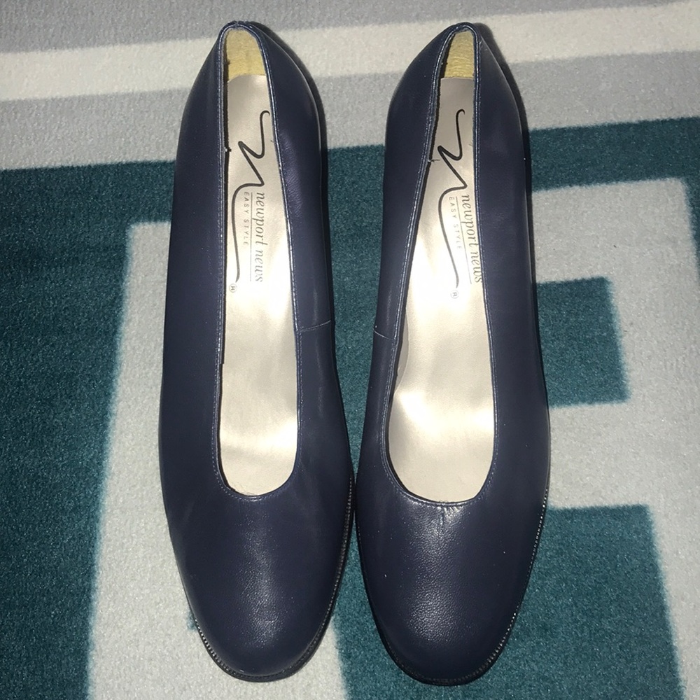 Newport News Easy Style Navy Blue Pumps Sz 8.5